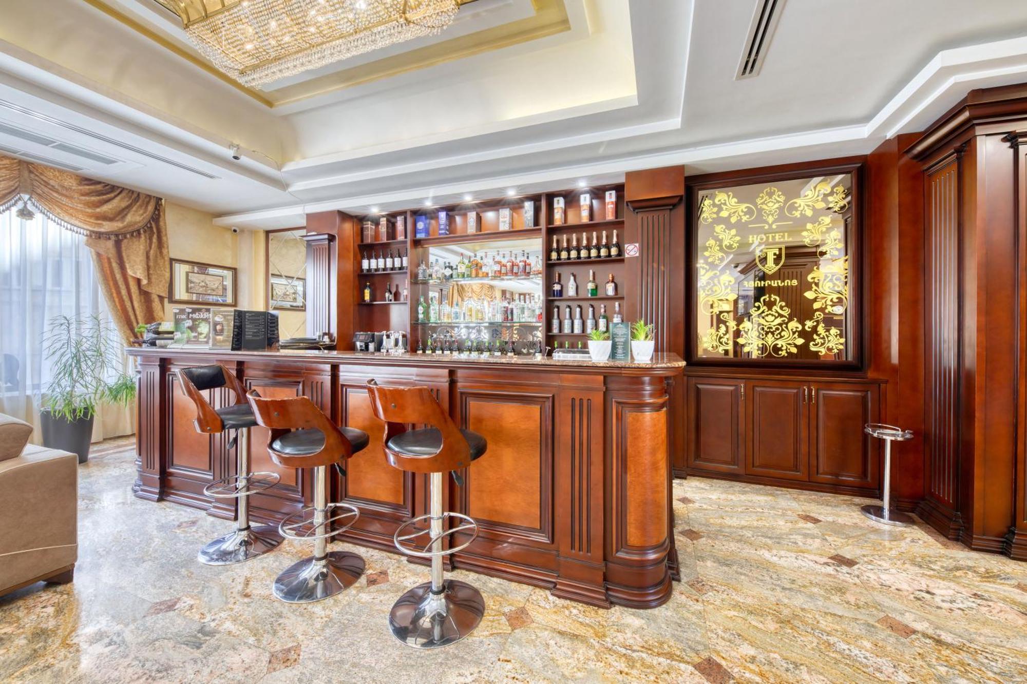 Spa Hotel Grace Forum Erévan Extérieur photo
